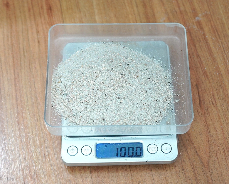 100 grams of sand on the weight scale
