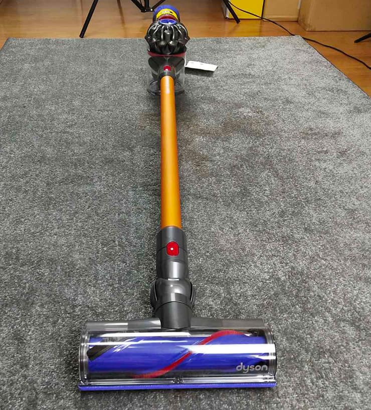 Dyson V8