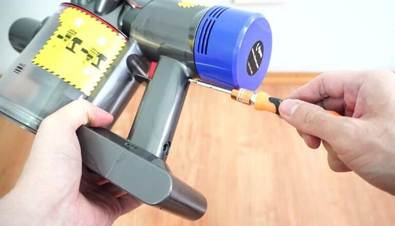 changing battery on dyson v8