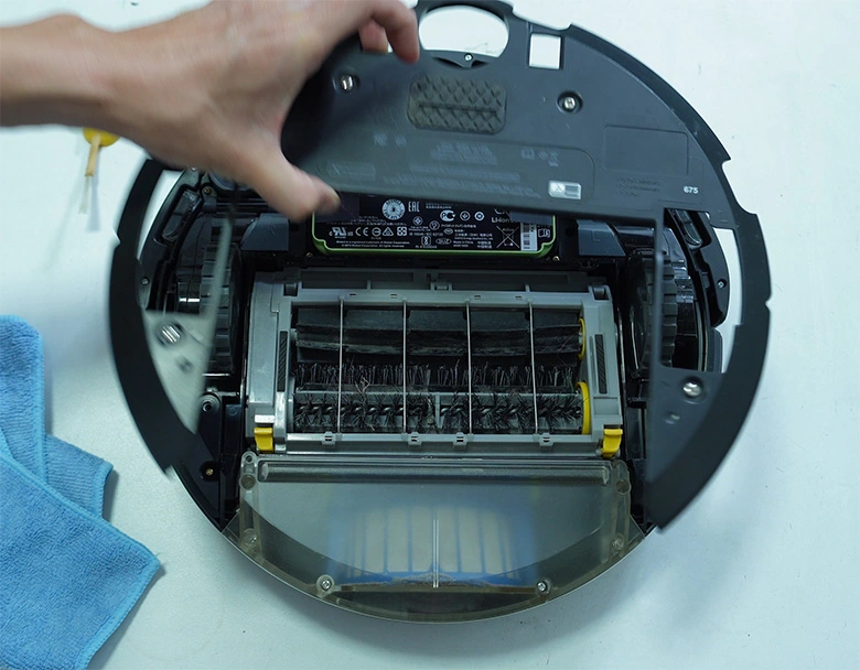 Roomba 675 base plate off