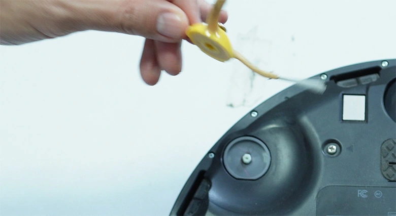 Roomba 675 side brush off