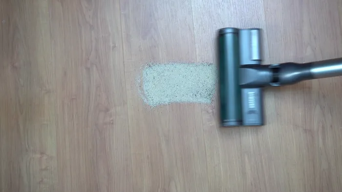 Samsung Jet 75 sand on hard floor demo