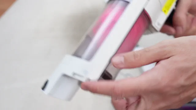 Shark Detect Pro empty dustbin